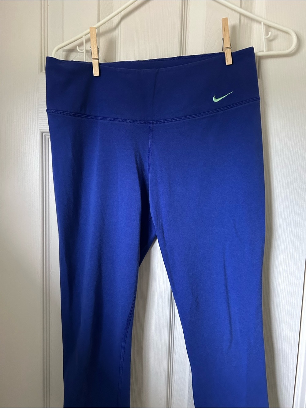 Nike Dr fit women’s Royal Blue Active Leggings capris